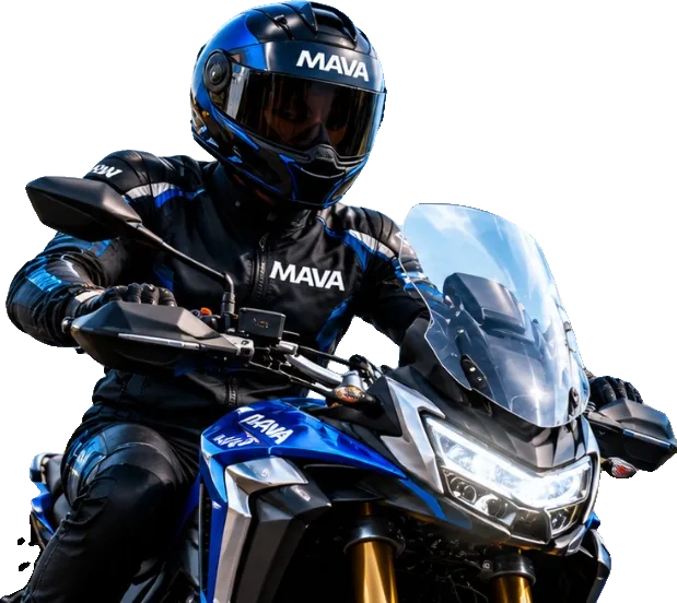 Motociclista com capacete MAVA pilotando uma moto trail azul